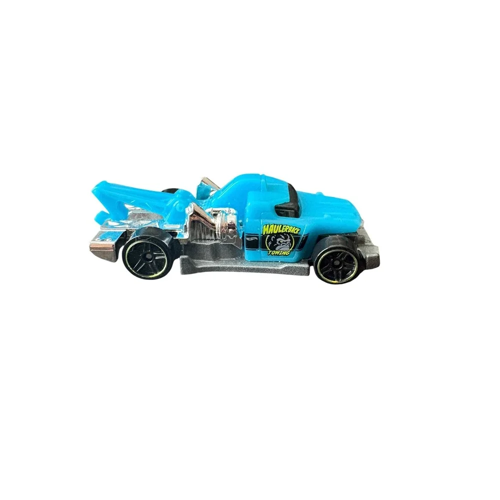 2024 Hot Wheels Haulerback Tow Truck Blue Diecast Car Haulerback Towing